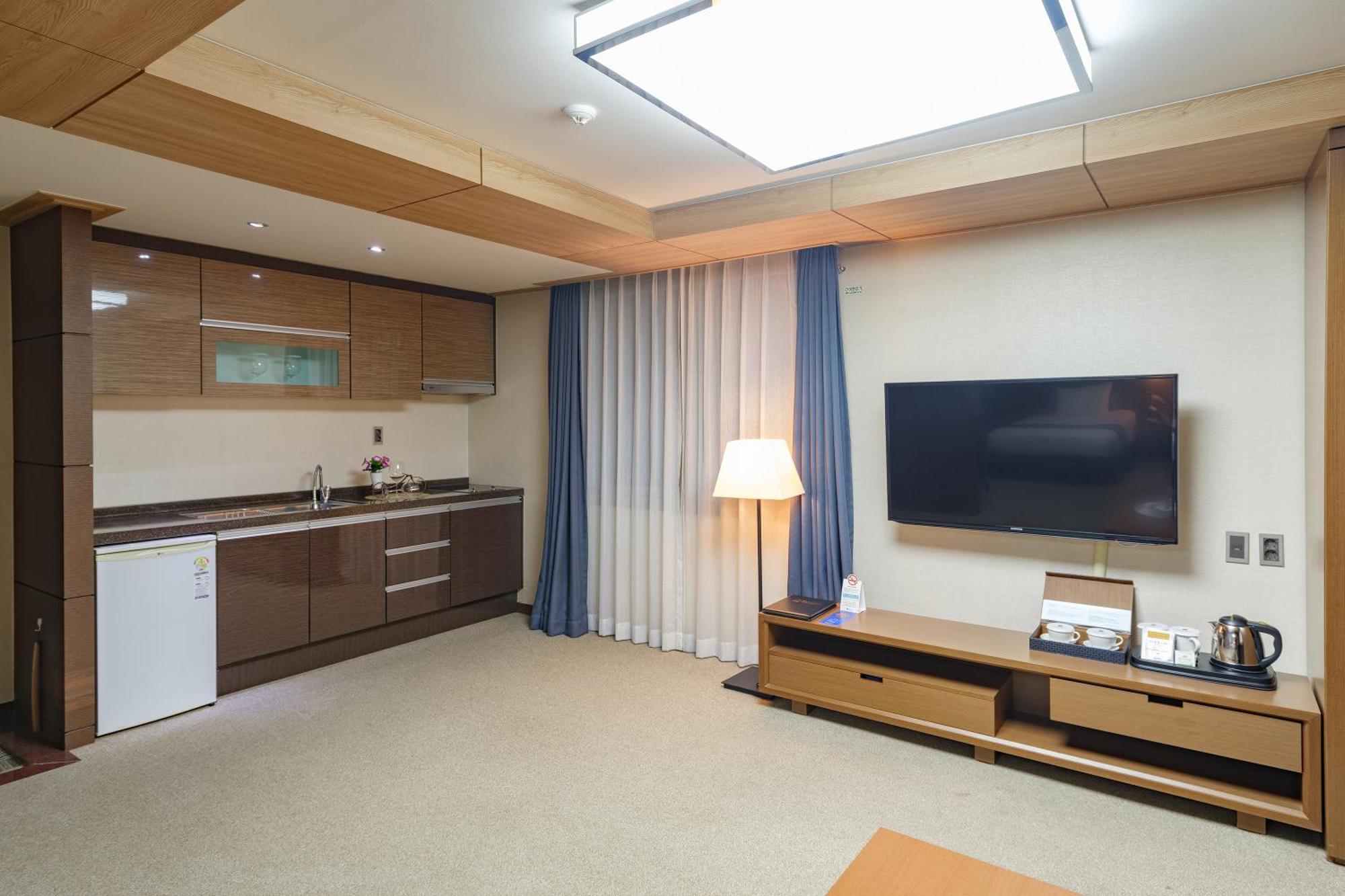 Benikea Hotel Jeju Bagian luar foto
